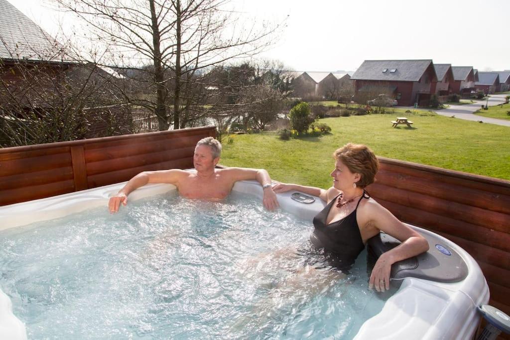 Skylark Sleeps 8 Private Hot Tub & Dogs Welcome Nr Padstow, Resort Pool Bar & Watersports St Columb Major Zewnętrze zdjęcie